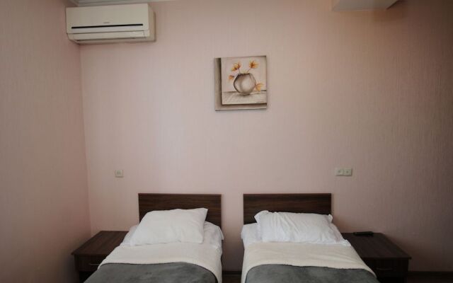 Hotel White