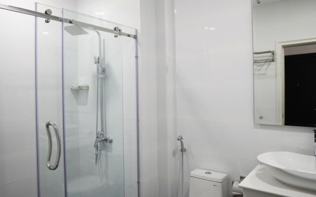 Apple Hotel Three