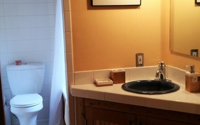 Geneva Garden Bungalow - Two Bedroom Home