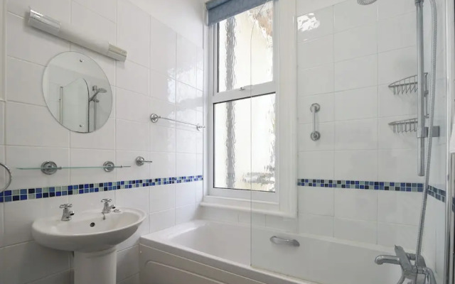 Flat 2, 10 Seafield Road
