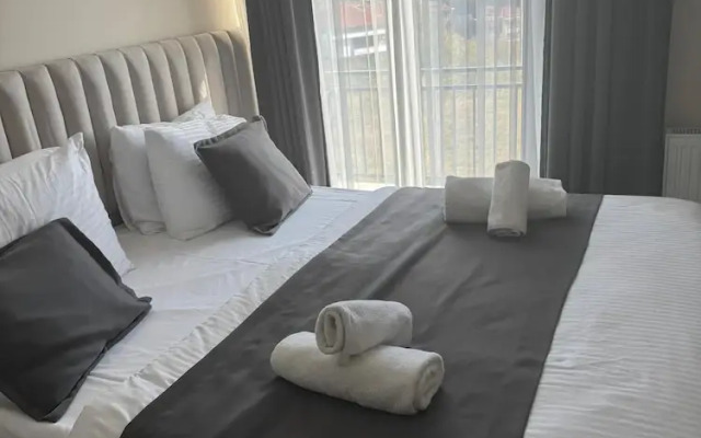 D Twins Airport Hotel