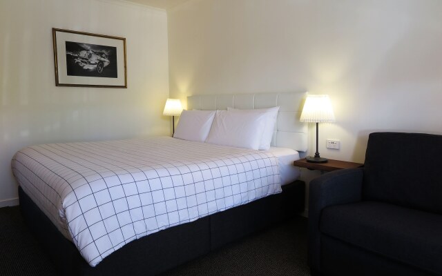 Summerhill Motor Inn