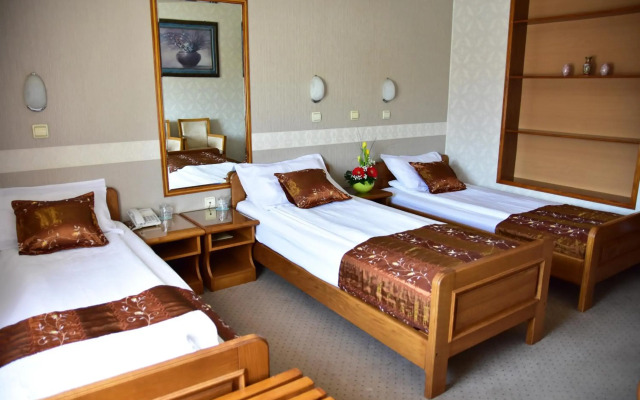Hotel Lav