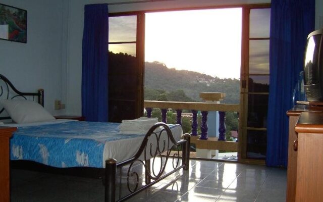 Oyo 851 On Hill Residence Patong