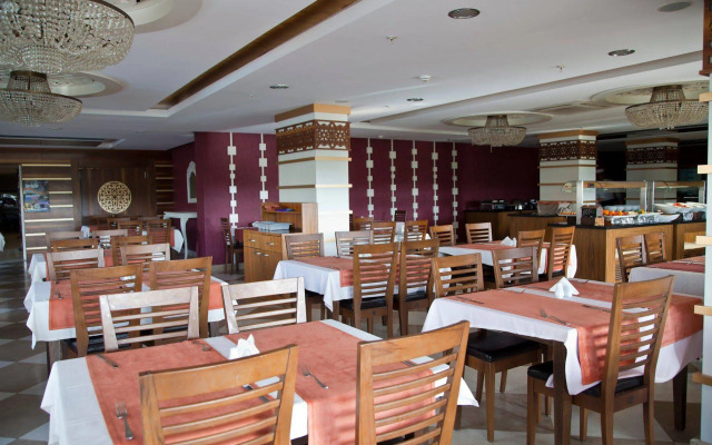 Adella Side Hotel
