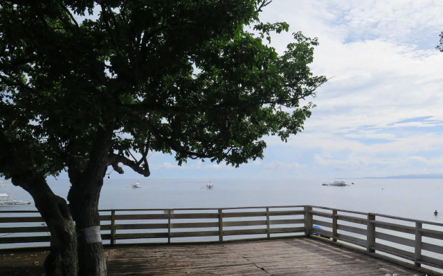Kalipayan Beach Resort & Atlantis Dive Center