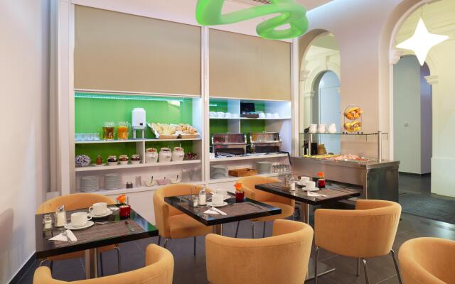 FortyPlusOne Hotel