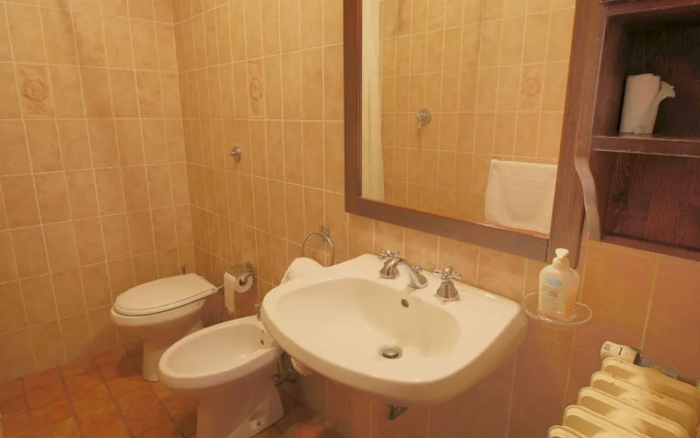 Farmhouse With Pool View