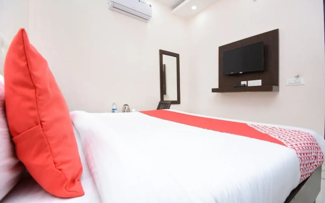 OYO 28282 Hotel J J Crown