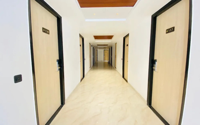 Hotel Holiday Grand Near Expo Mart