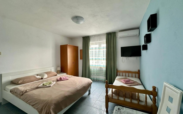 Maki Apartments