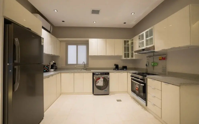 Trendy Apartment in Almalqa