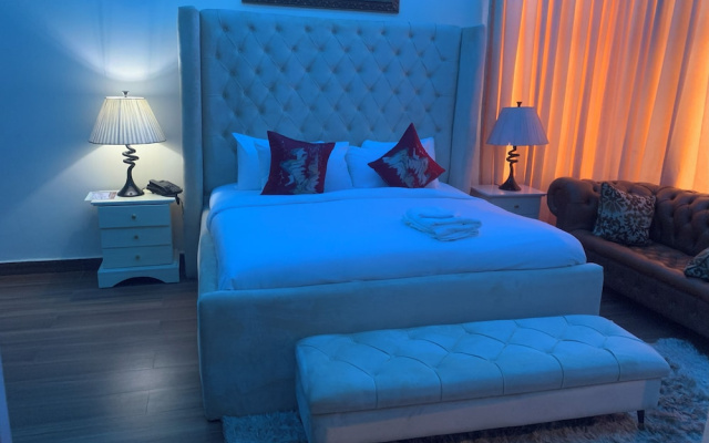 Reina Villa Hotel