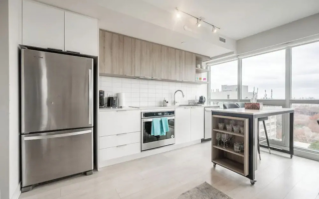 GLOBALSTAY Modern Sonic Way Condos