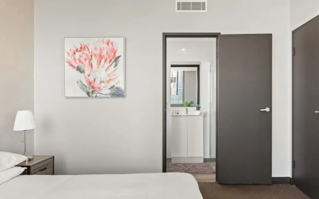 Central 2-bed With Parking & Stunning Views