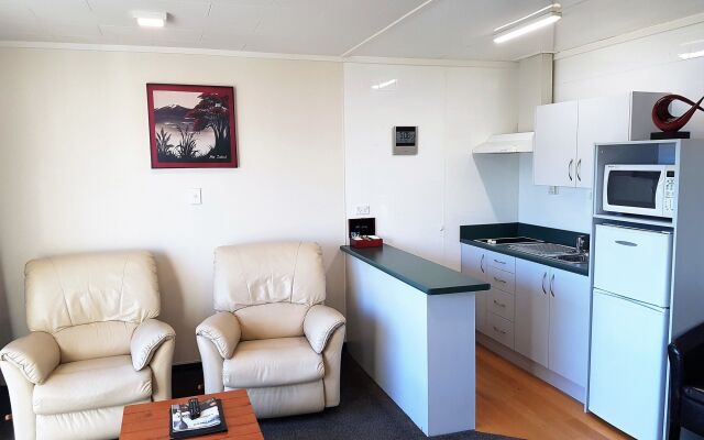 Fiordland Lakeview Motel and Apartments