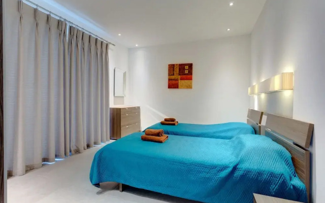 Seaview Apartment In Fort Cambridge, Sliema