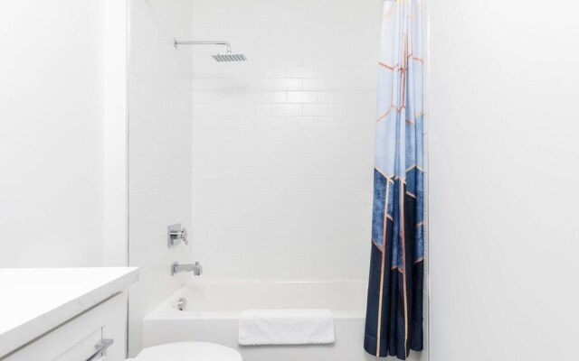 Domio Sylvan Park Modern 4BR Balcony