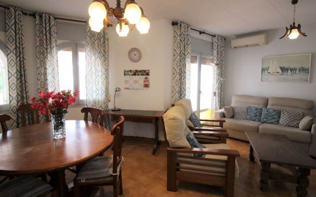 Amazing Villa in Empuriabrava With Swimming Pool