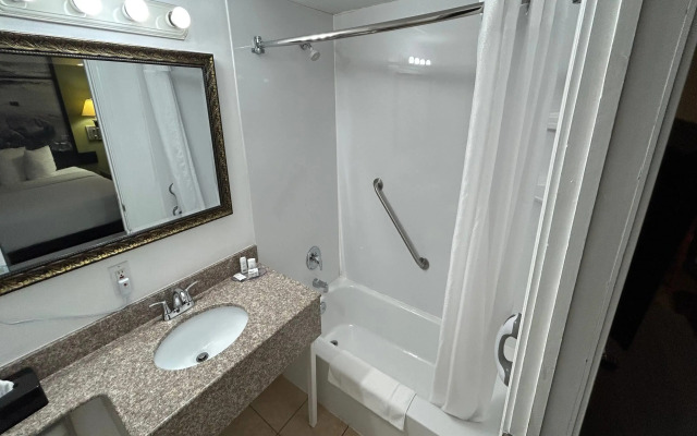 Super 8 by Wyndham Pembroke