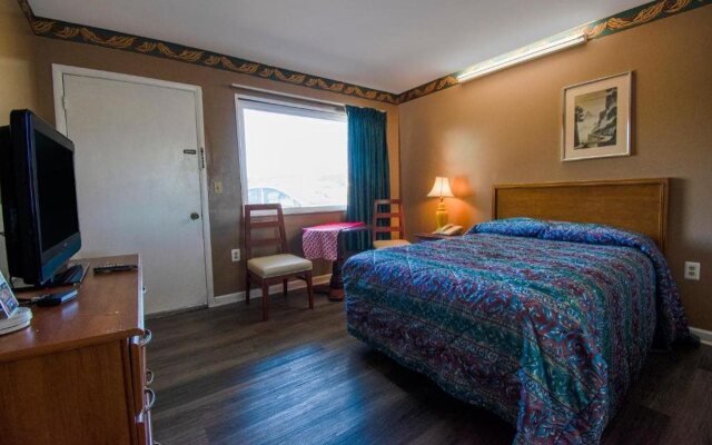 OYO Hotel Calhoun, GA I-75