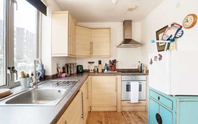 Quirky 1Bed Sleeps 4, 10 Mins To Mile End Tube