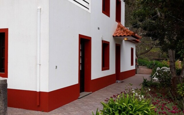 House With 2 Bedrooms in Camacha, With Wonderful Mountain View, Enclos