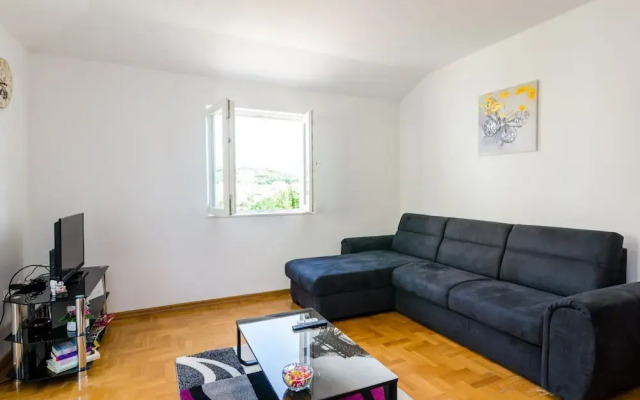 Ana Apartment - One Bedroom Apartment With Balcony