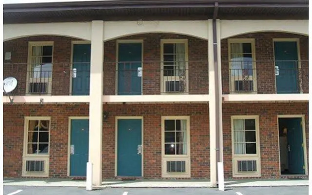 Scottish Inn & Suites