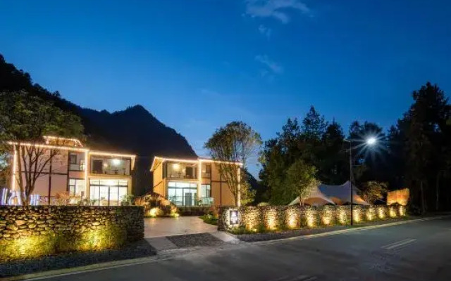 Flower Valley·Jianzhu Homestay (Zhangjiajie National Forest Park Branch)