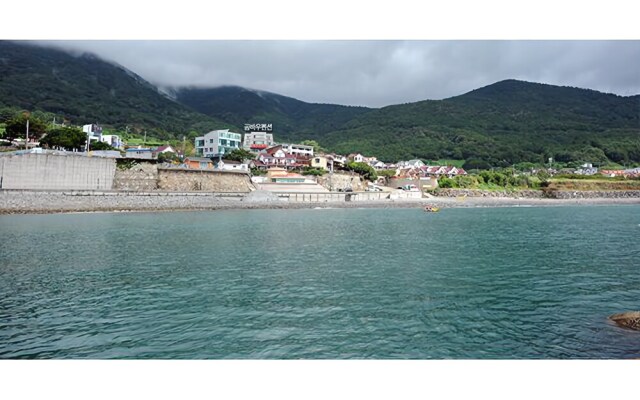 Geoje Gombau Pension