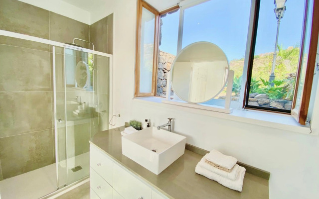 Casa Lava Luminosa y con Magníficas Vistas