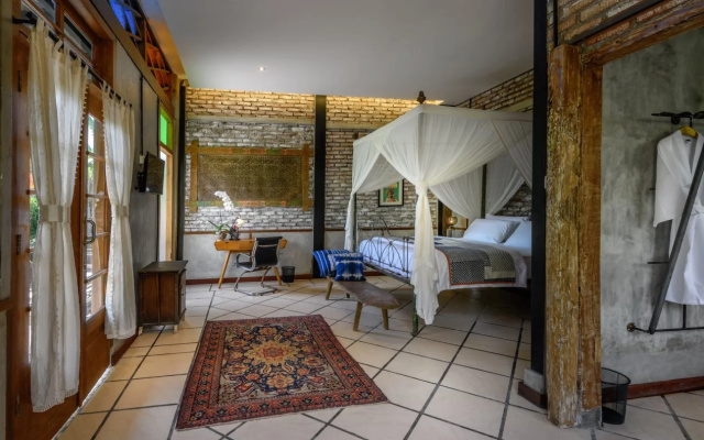 Taman Nauli Bed & Breakfast