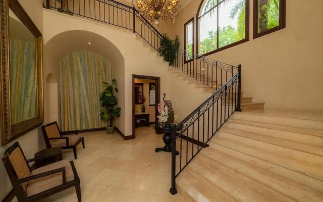 - Casa Zafiro 7 Bedrooms Private Pool