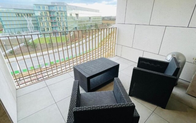 Luxury Flat with Parking & Large Terrace