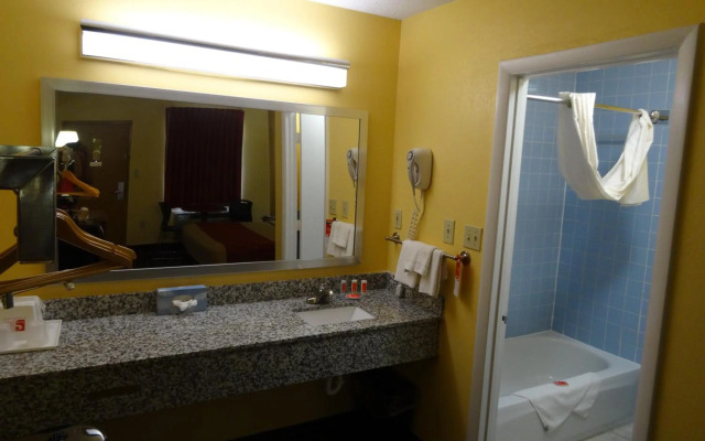 Econo Lodge Fredericksburg near I-95