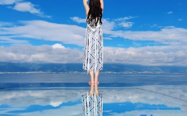 Dali Irvine Boutique Hotel