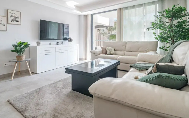 Inf4.2p - Modern City Apartment Near the Beach