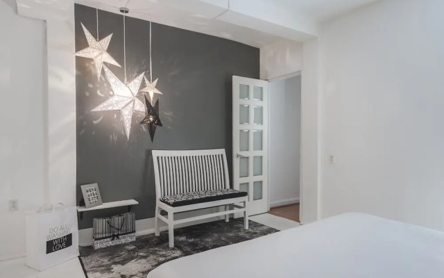 Black & White Apartment