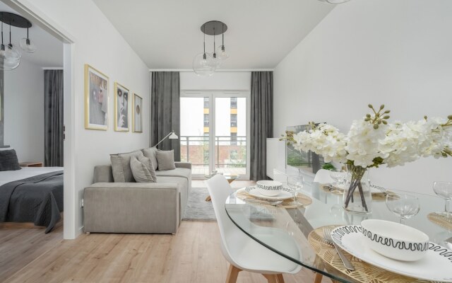 Stylish Apartment in Wroclaw by Renters