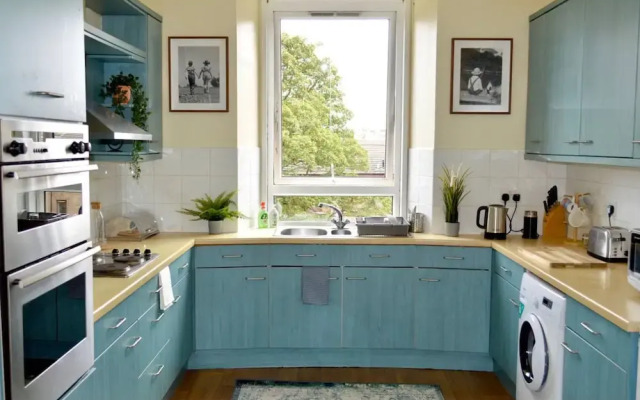 Charismatic 3 Bedroom Flat With Harry Potter Themes