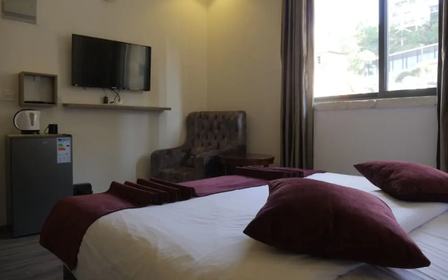 Twins Downtown Hotel