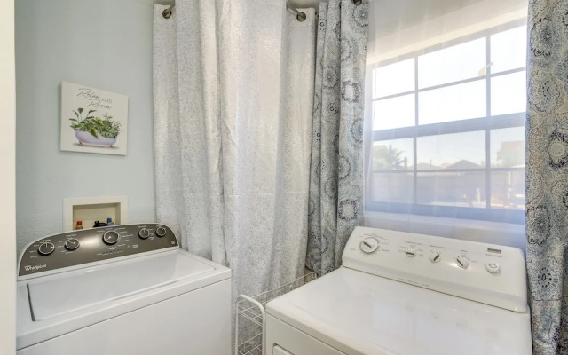 Seaside Retreat in Galveston Near Pleasure Pier!