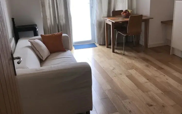 Pearl Court