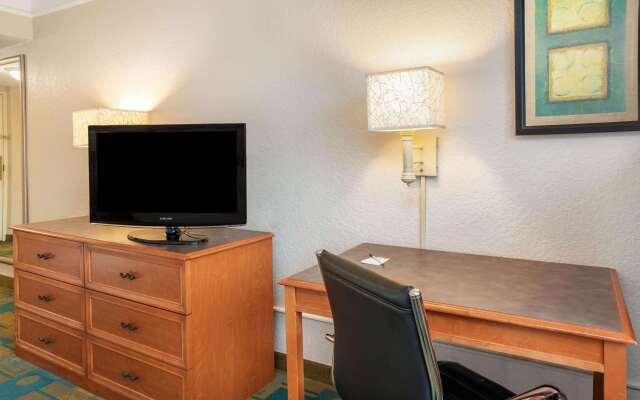 La Quinta Inn & Suites by Wyndham Seattle Sea-Tac Airport