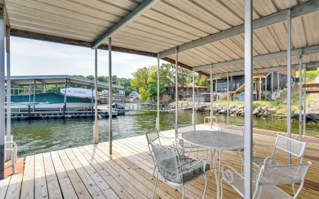 Pet-friendly Lake of the Ozarks Gem!
