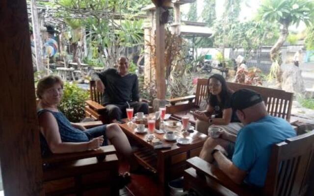 Sunrise Lodge & Lounge