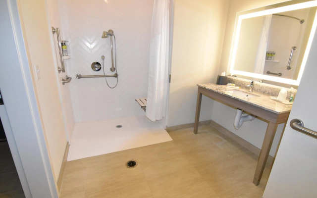 Holiday Inn Kansas City - Northeast by IHG