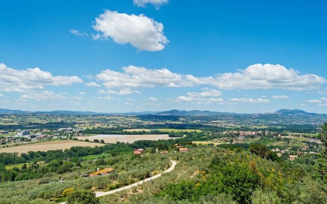 Scenic Holiday Home in Torgiano With Swimming Pool