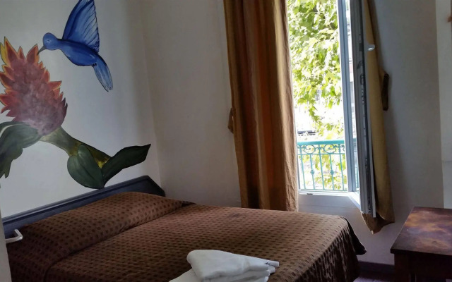 Evelia Hotels